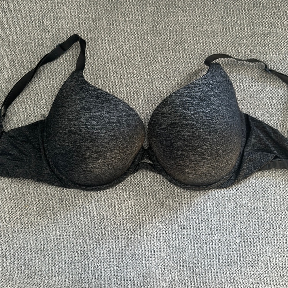 Victoria’s Secret 34DDD underwire bra